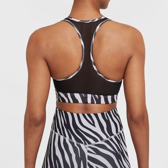 Nike Swoosh Icon Clash Sports Bra - Picture 2 of 5